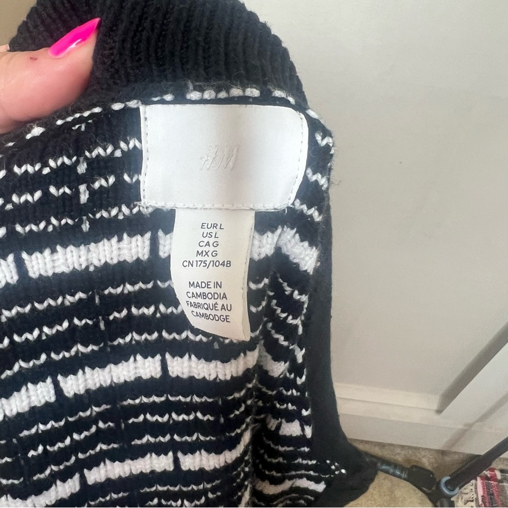 H&M | Cropped Sweater - Picture 5 of 5